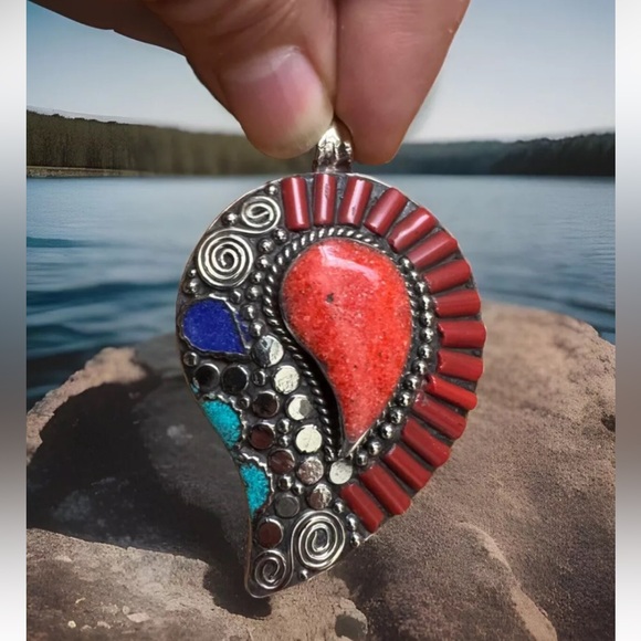Vintage & Handcrafted Tibetan Tribal Theme Pendant Inlay With Stones & Silver🔥 - Picture 4 of 9